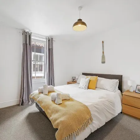 30 Percent Off! The Gem - 4 Bedrooms