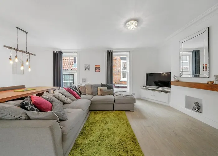 The Gem - 4 Bedrooms וויטבי