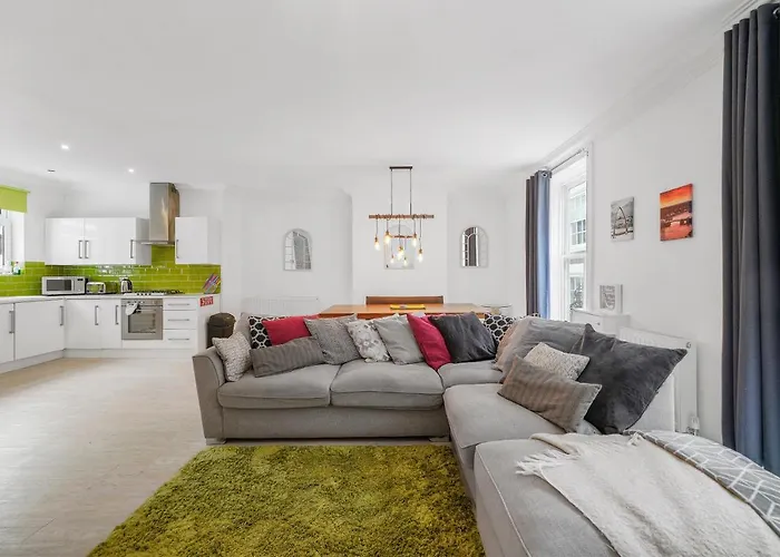 The Gem - 4 Bedrooms דירה וויטבי