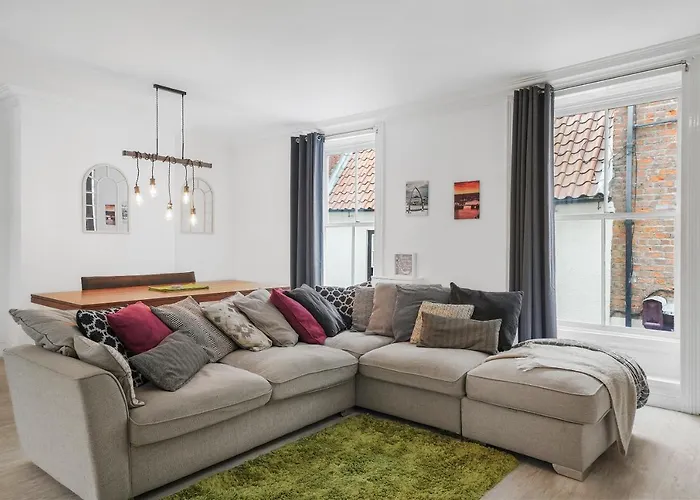 The Gem - 4 Bedrooms וויטבי