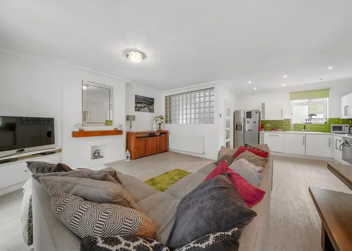 The Gem - 4 Bedrooms *